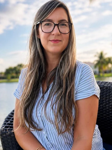Georgia Sofos, Holguin Collection team member